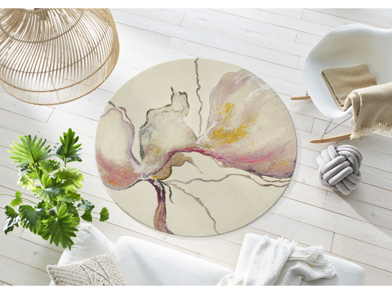runde Fußmatte in beige und abstrakem Muster im Wohnbereich liegend