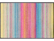 Fußmatte mit bunten Streifen