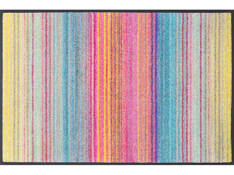 Fußmatte mit bunten Streifen