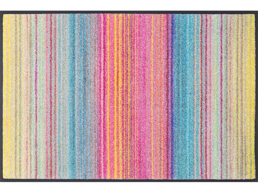 Fußmatte mit bunten Streifen