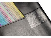 Rückenansicht der Fußmatte mit bunten Streifen