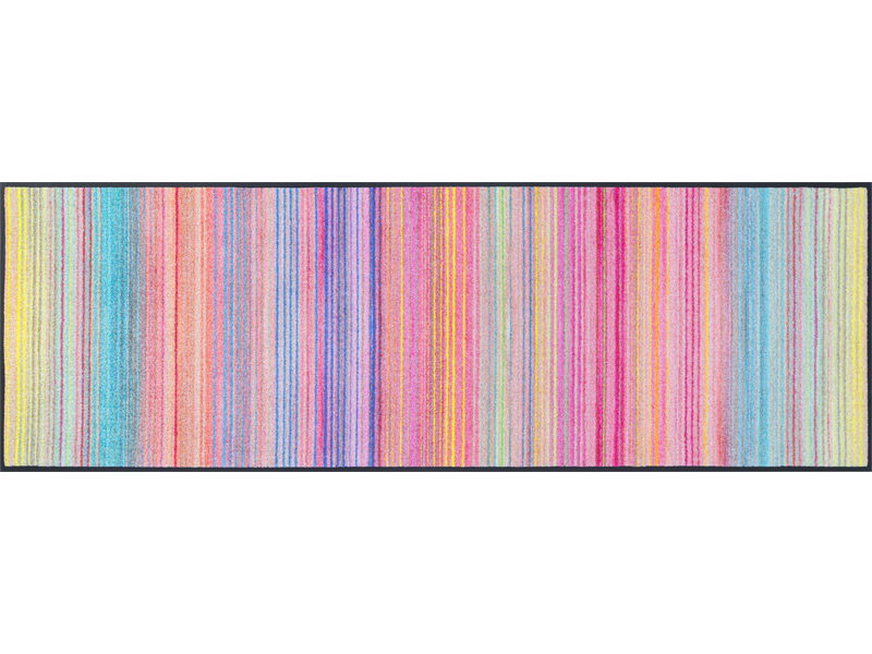 Fußmatte mit bunten Streifen