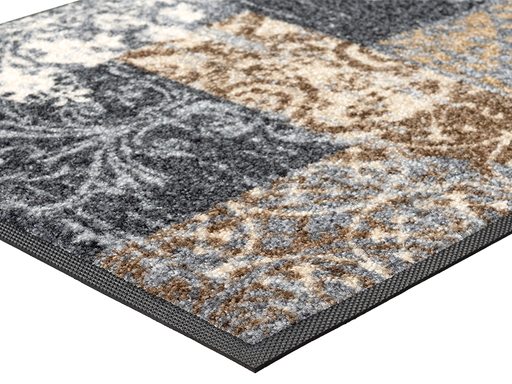 Eckansicht der grau-beigen Fußmatte mit Ornamenten