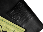 Rückenansicht der Fußmatte mit Bergmotiv und Schriftzug "Bergsüchtig"