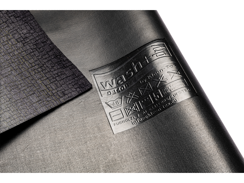 Rückenansicht der Fußmatte mit grün-schwarzer und dezenter Musterung