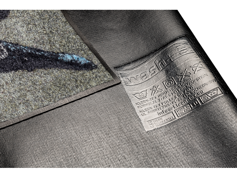 Rückenansicht der Fußmatte mit Frau und Stern