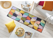 Fußmatte mit bunten Farben im Wohnzimmer