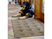 taupe wellenförmige Fußmatte im Eingangsbereich