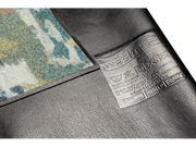 Rückenansicht der Fußmatte mit blau, grünem abstraktem Muster