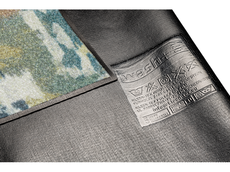 Rückenansicht der Fußmatte mit blau, grünem abstraktem Muster