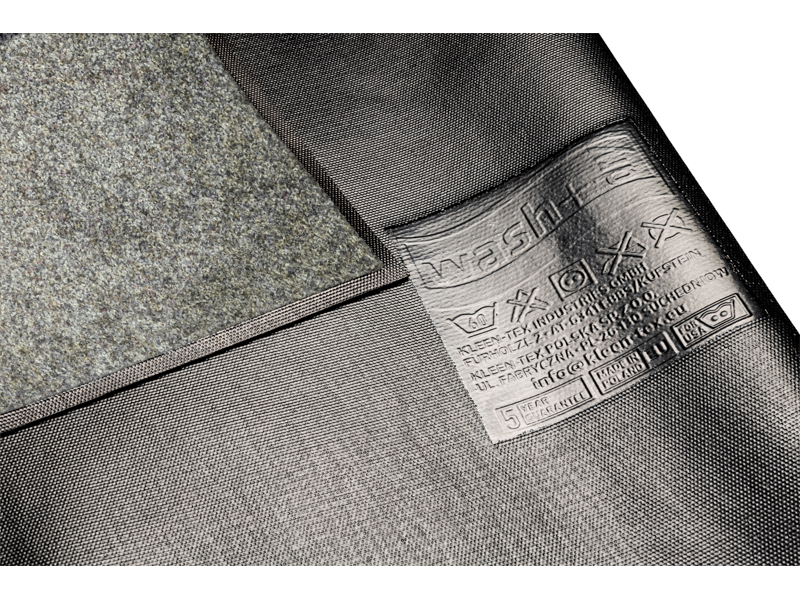 Rückenansicht der Fußmatte mit Herz und Flügeln