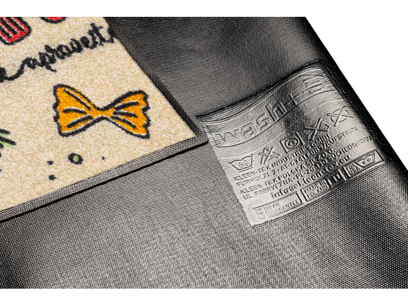 Rückenansicht der Fußmatte für die Küche mit Küchenutensilien