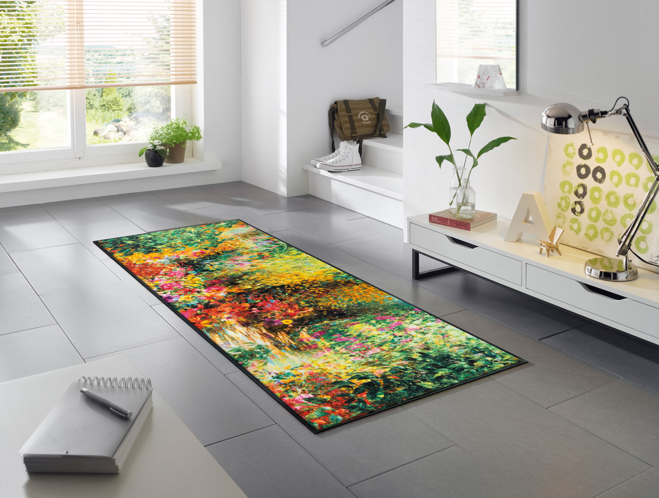 Fußmatte im bunt/grünen Pflanzen-Look im Wohnzimmer