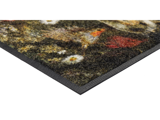 Eckansicht der Fußmatte mit idyllischem Waldmotiv