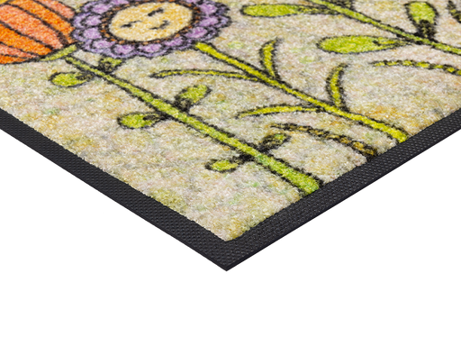 Eckansicht der Fußmatte mit Blumen und Bienen