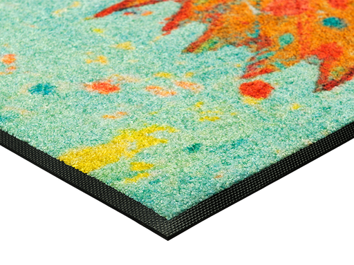 Eckansicht der Fußmatte in grün mit gemalenem Fisch