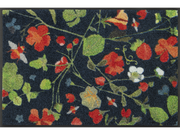 Fußmatte mit roten Blumen und grünen Blumenstängeln und Bienen auf dunkelblauem Hintergrund