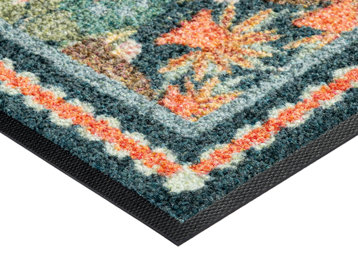 Eckansicht der Fußmatte mit buntem floralem Muster