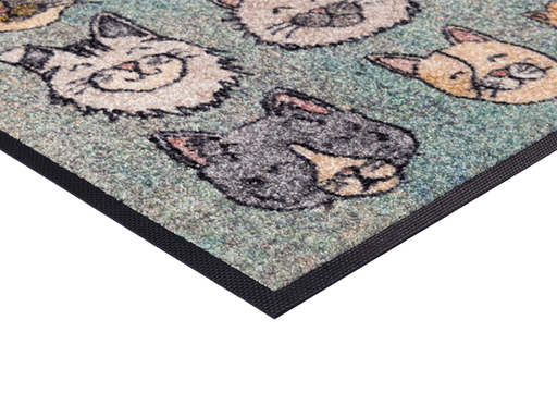 Eckansicht der Fußmatte mit Katzenköpfen