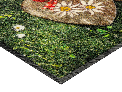 Eckansicht der Fußmatte mit alpinem Herz-Design