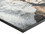 Eckansicht der Fußmatte in Grau mit einem Hasen