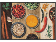 Fußmatte mit verschiendenen Gewürzen in Brauntönen