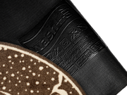 Rückenansicht der ovalen Fußmatte mit Hirsch und winterlichem Wald