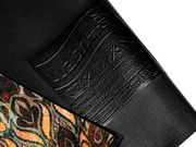 Rückenansicht der Fußmatte mit Blattformen und Mandala