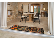 Fußmatte mit Blattformen und Mandala vor der Eingangstür