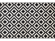 schwarz-weiß gemusterte Fußmatte