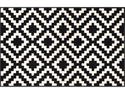 schwarz-weiß gemusterte Fußmatte