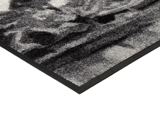 Eckansicht des Küchenläufers mit Schriftzug "Always kiss the cook"