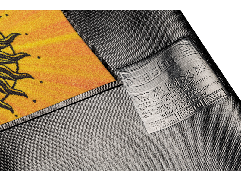 Rückenansicht der Fußmatte mit Sonnen- und Mondgesicht