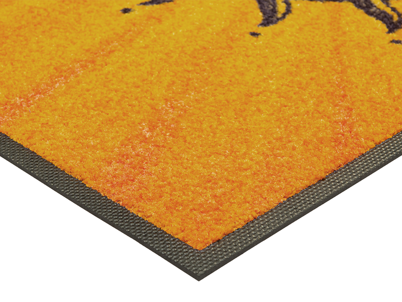 Eckansicht der Fußmatte mit Sonnen- und Mondgesicht