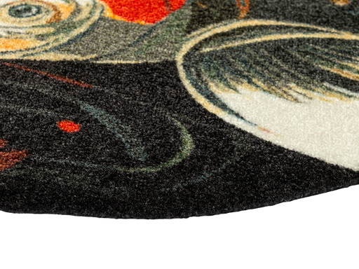 Eckansicht der runden Fußmatte mit 2 Koi-Fischen