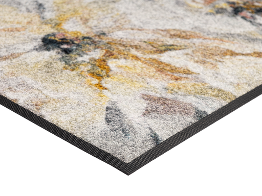 Eckansicht der Fußmatte mit dezentem Blütendesign