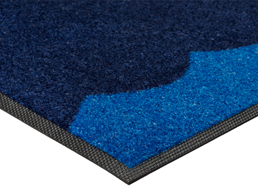 Eckansicht der Fußmatte mit Leuchtturm und Wellen