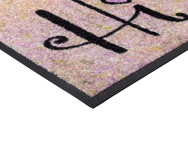 Eckansicht der Fußmatte mit Elefant und Blumenstrauß und Schriftzug „Hi“