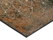 Eckansicht der braunen Fußmatte mit Mandala in der Mitte