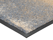 Eckansicht der Fußmatte mit Muster in beige und grau