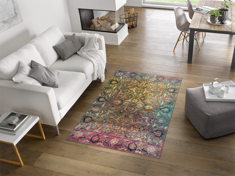 Fußmatte mit orientalisch und buntem Muster im Wohnzimmer