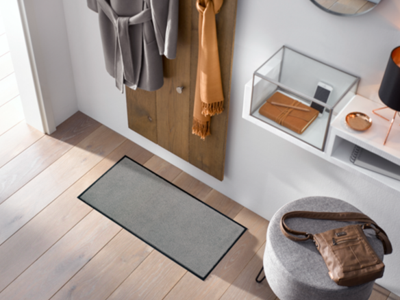 hellgrau Fußmatte in der Garderobe