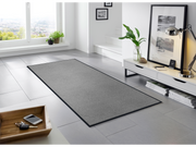 hellgrauer Läufer im Wohnzimmer