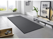 dunkelgrauer Läufer im Wohnzimmer