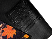 Rückenansicht der Fußmatte mit Eulen in der Nacht und orangen Herbstblättern