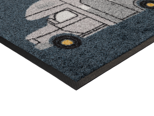 Eckansicht der Fußmatte mit Wohnwagen