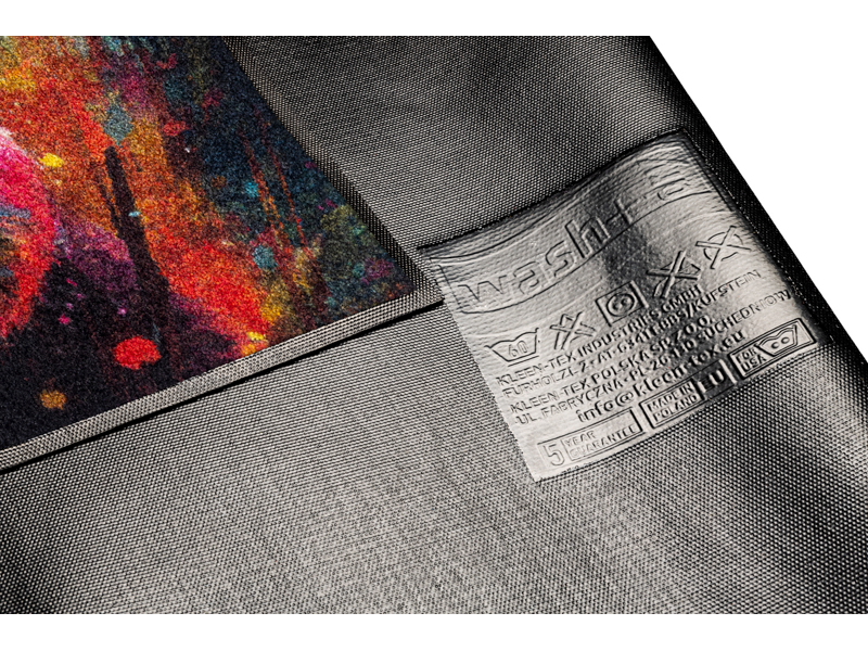 Rückenansicht der Fußmatte mit Pandabär und buten Farben