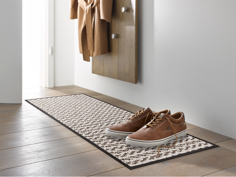 Fußmatte in creme mit dezentem Muster im Garderobenbereich