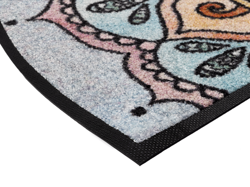 Eckansicht der Fußmatte in Halbrund mit Ornamenten, Blume des Lebens