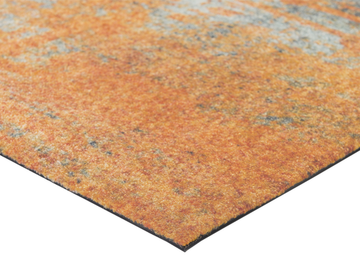 Eckdetail von der Fußmatte mit rustikaler grau-oranger Musterung